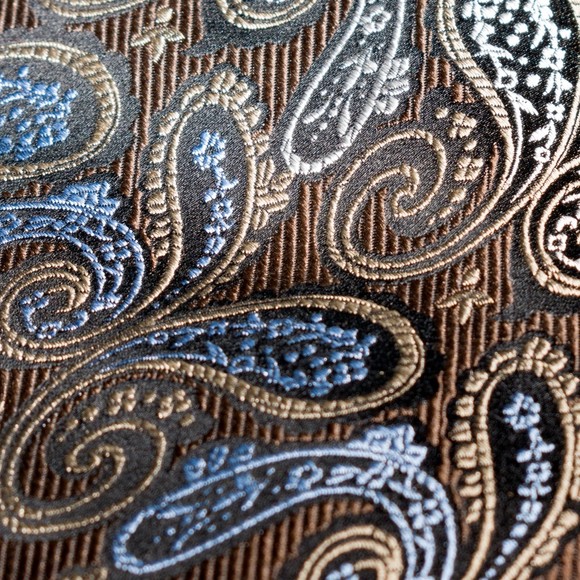 XMI Platinum Mens 100% Silk Tie Designer Brown Light Blue Paisley USA - Picture 5 of 5